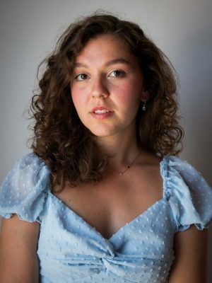 Anna LagrastaInterprete